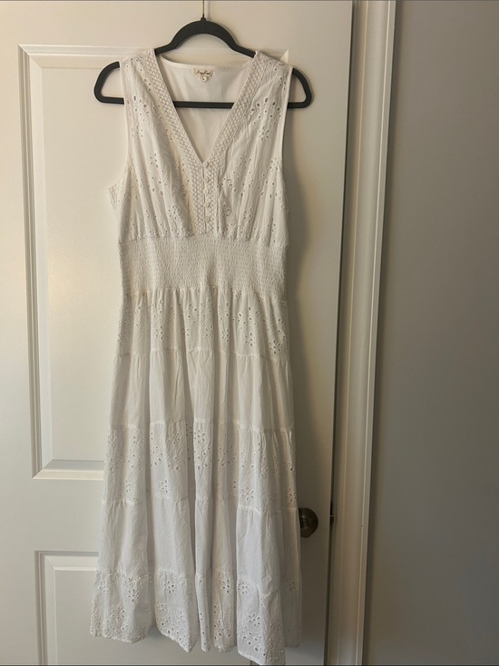 Dresses & Skirts - Women's White Eyelet V-Neck Maxi Dress